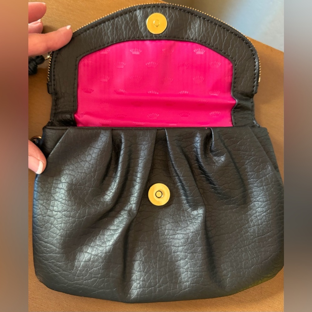 Juicy Couture  Black Wristlet - Picture 6 of 13